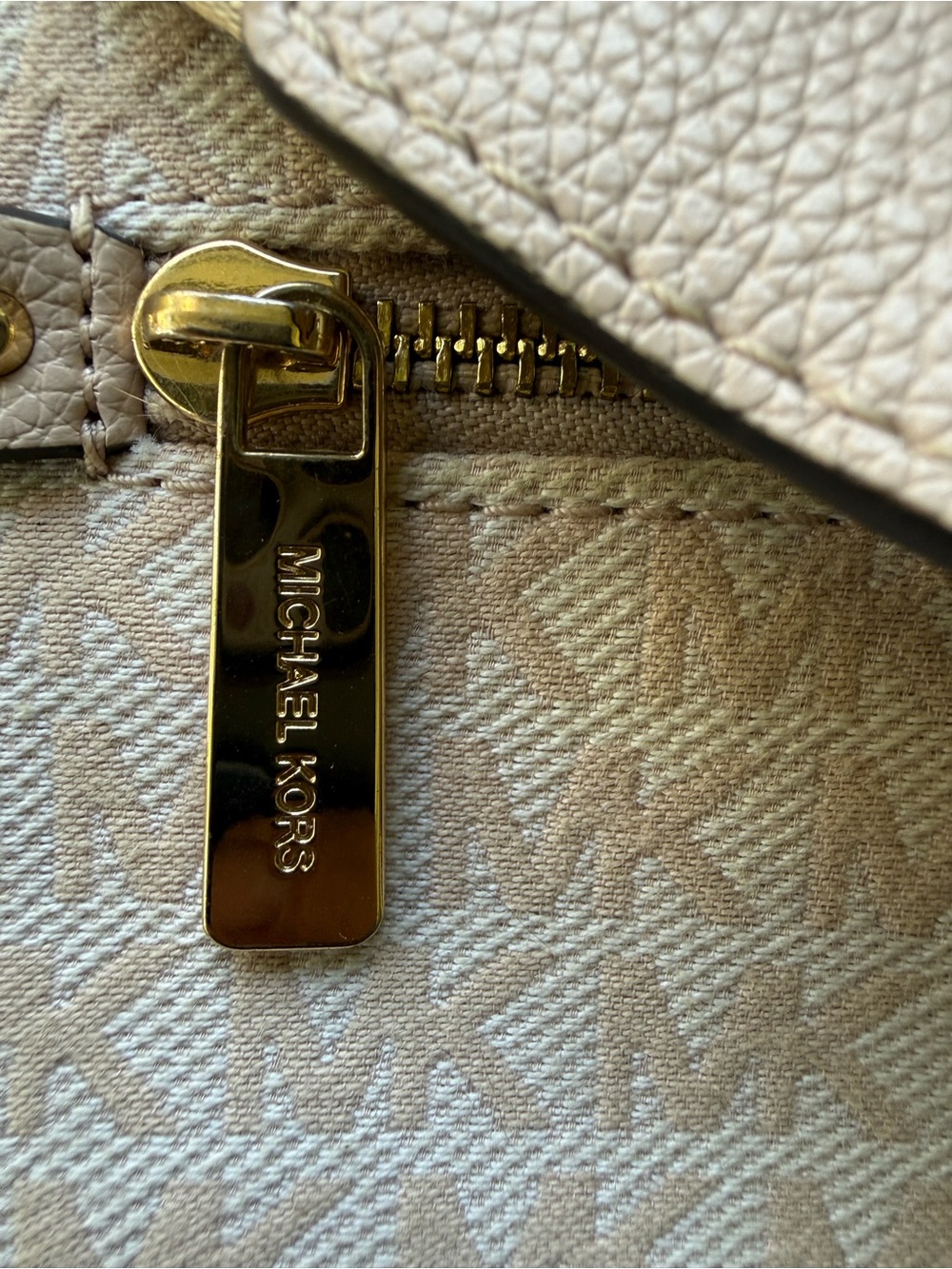 Michael Kors Cream Blush Signature Canvas Crossbody GUC - Picture 8 of 13
